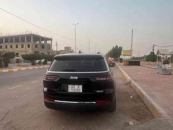 بيع مستعجل
السلام عليكم 
جيب 7 راكب 
الموديل : 2023 . (وارد امريكي) . 
المحرك : (3600)v6.
العداد : .(39000)M. 
رقم بغداد بأسمي.
* رادار امامي مع مانع تصادم.
*مانع تصادم خلفي.
* شاحن موبايل وايرلس. 
* شاشه مع كامرة 
* نظام الخرائط (GPS).
* كير شفتات بالستيرن. 
* المصابيح الأمامية LED. 
*المصابيح الخلفيه LED.
* المقعد الأمامي للسائق كهرباء.
* دواخل جلد 
* مقاعد Vip
* حساسات خلفية. 
* بلوتوث تلفون. 
* محدد سرعة.
السياره جاهزه من كلشي 
ايرباكات وشاصي ومكينه ودواخل مكفول والسونار مرفق
السعر 250 ورقه
مكان السيارة: بغداد  
للاستفسار الاتصال ع الرقم: ‭0770 047 2949
