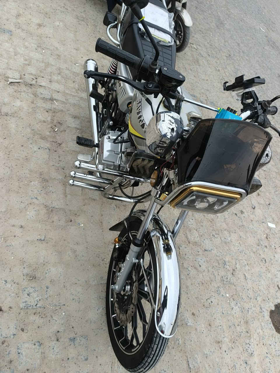 سيفان موديل ٢٤ جاهز من كلشي السعر ٨٠٠   ... ***********
