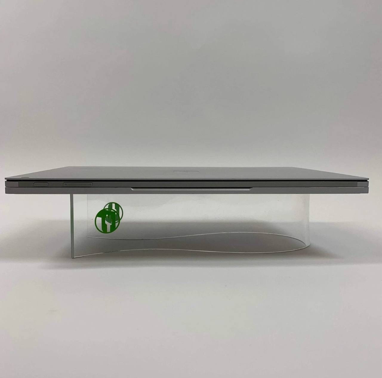 ✨ وصل جهاز – Microsoft Surface Book 2 | Core i5 ✨
قطعة قوية، خفيفة، وتتحول تابلت ولابتوب بنفس الوقت 🔥

💻 المواصفات:
• المعالج: Intel Core i5
• الرام: 8GB
• التخزين: 256GB SSD سريع
• الشاشة: 13.5 إنش لمسية – قابلة للفصل
• كارت الشاشة: Intel UHD – مناسب للدراسة، الشغل، والمونتاج الخفيف
• البطارية: تدوم ساعات طويلة

💥 مميزات السيرفس بوك 2:
– شاشة رائعة ودقة ألوان ممتازة
– أخف من أغلب المنافسين
– يتحول تابلت بالكامل
– جودة تصنيع عالية جداً

💥 عرض تكنو ماستر:
• فحص مجاني
• ضمان
• توصيل متوفر

📍 العنوان: الموصل – المجموعة الثقافية – شارع الحاسبات – عمارة الغانم
📞 الاستفسار:
*********** – *********** – ***********
