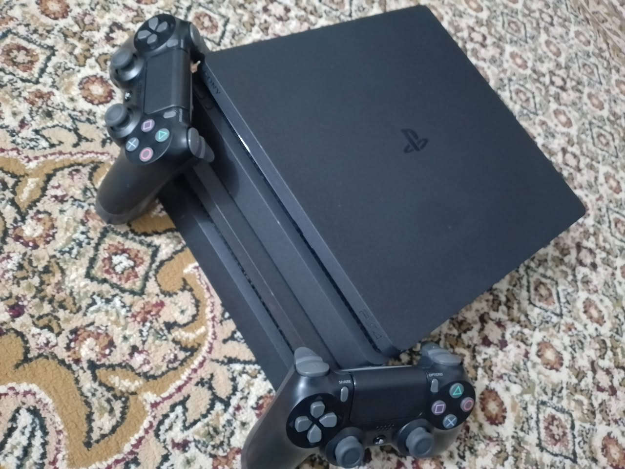 السلام عليكم شباب  بلي 4 سلم نظام 9
كامل الملحقات مع الالعاب حسب اختيارك 

بسعر 280 ويتوفر توصيل لكافة المحافظة 5 الف 

لتواصل عبر هاذا الرقم ***********
