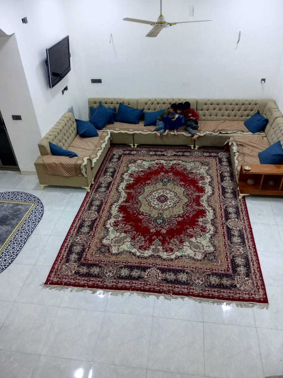 السلام عليكم بيت للبيع حي الامير قطع الطاقة 200 متر بناء حديث 2024 مطلوب قرض الاسكان بيت ركن ضهر شارع 20 شارع البرج طابق واحد *********** ***********
