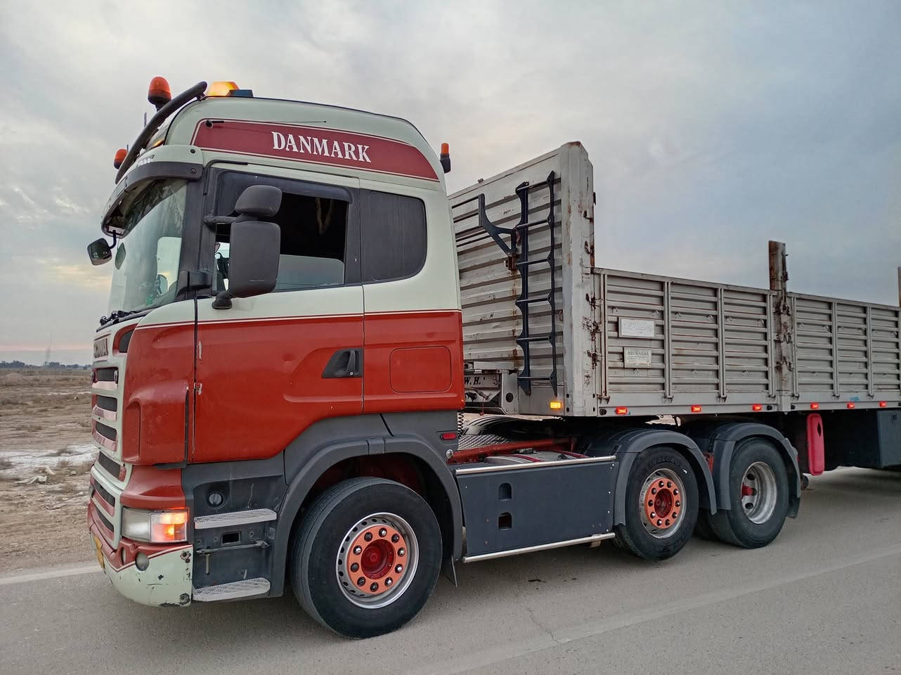 السلام عليكم للبيع سكانية موديل 2006رقم سليمانية
سنويه 27راس وعربانه 
ستفسار أكثر ***********
