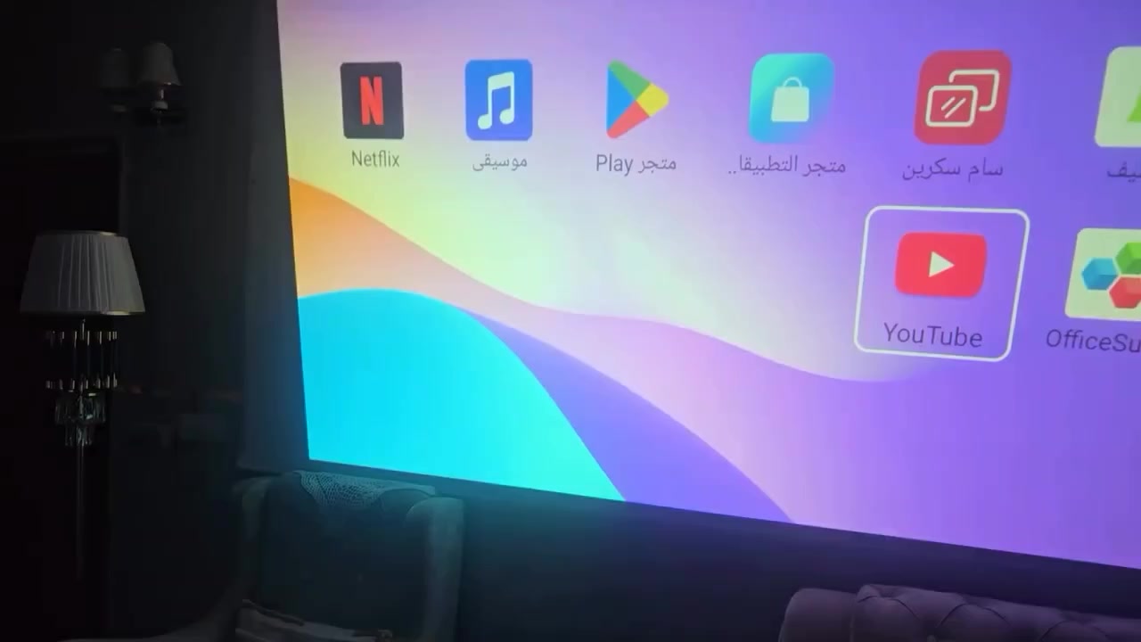 داتا شو العملاقة Hoco DT2 Android Version. للدراسة والعرض السينمائي 
الدقة: دقة أصلية 720P (1280x720).
الإضاءة: 140 لومن ANSI.
حجم العرض: يصل إلى 200 بوصة.
الاتصال: يدعم واي فاي مزدوج التردد (2.4G+5G) وبلوتوث.
المنافذ: مجهز بمنافذ متعددة تشمل USB و AUX و HDMI.
المواصفات التقنية الرئيسية:
الدقة: دقة عرض أصلية تبلغ 1280 × 720 بكسل (720p).
نظام التشغيل: مدمج بنظام Android، مما يتيح لك الوصول المباشر إلى تطبيقات البث مثل YouTube وNetflix دون الحاجة لجهاز خارجي.
السطوع: 140 ANSI لومن، وهو مناسب للغرف ذات الإضاءة المنخفضة أو المظلمة.
حجم العرض: يمكنه عرض صورة تتراوح بين 20 إلى 200 بوصة، بمسافة عرض تبدأ من 0.83 متر وتصل إلى 5 أمتار.
الاتصال: يدعم الاتصال اللاسلكي عبر Wi-Fi ثنائي النطاق (2.4G + 5G) و Bluetooth 5.0 لتوصيل السماعات الخارجية.
المنافذ: يحتوي على مداخل متعددة تشمل HDMI، USB، و AV، بالإضافة إلى مخرج صوت 3.5 ملم. 
Gadget Geek
Gadget Geek
 +5
مميزات إضافية:
تصميم مدمج: يزن الجهاز حوالي 0.47 كجم فقط، مما يسهل حمله والتنقل به.
الصوت: مزود بـ مكبر صوت مدمج، مع إمكانية استخدامه كسماعة بلوتوث مستقلة للهواتف المحمولة.
التركيز: يتم ضبط وضوح الصورة (Focus) بشكل يدوي.
اللغات: يدعم 22 لغة مختلفة، بما في ذلك اللغة العربية.
شرط الفحص اذا مو دقتها فول مرجوعه 
السعر 140 الف فقط


**إذا كنت صاحب هذا الإعلان وتريد حذفه لأي سبب، رجاءا أرسل رسالة إلى الدعم الفني**