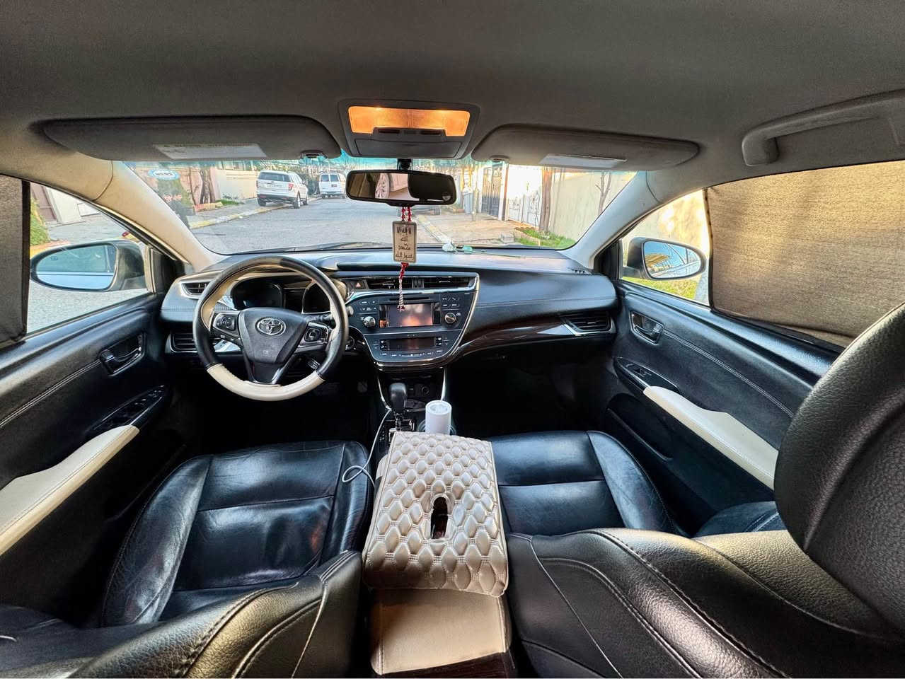 افلون ٢٠١٣ 
سيارة كلين تايتل 
دوو جيگاي بچوك ساردي هةية 
مكينة و كير بة شةرت 
مواصفات xle 
شاشة كاميرا 
كشن جلد كشن هيتر 
بصمة 
لايت زينون 
سيارةكة زور بي مةصروفة 
سنوي و هزةي تازةية بة ناوي خومة 

سعري 180 مجال 
موبايل *********** أربيل, العراق
