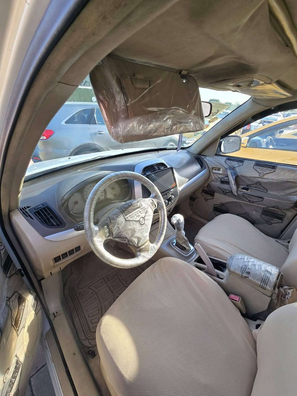 شيري تيغو 2012
السيارة جاهزة بدون نقص
فتحة
بدون صبغ مكفول الگشر
مكينة جديدة بدون تنقيص 
گير جديد 
صدر جديد
مكان السيارة 
بغداد الامين الثانية
السعر
60 ورقة وبيها مجال
للتواصل ***********
