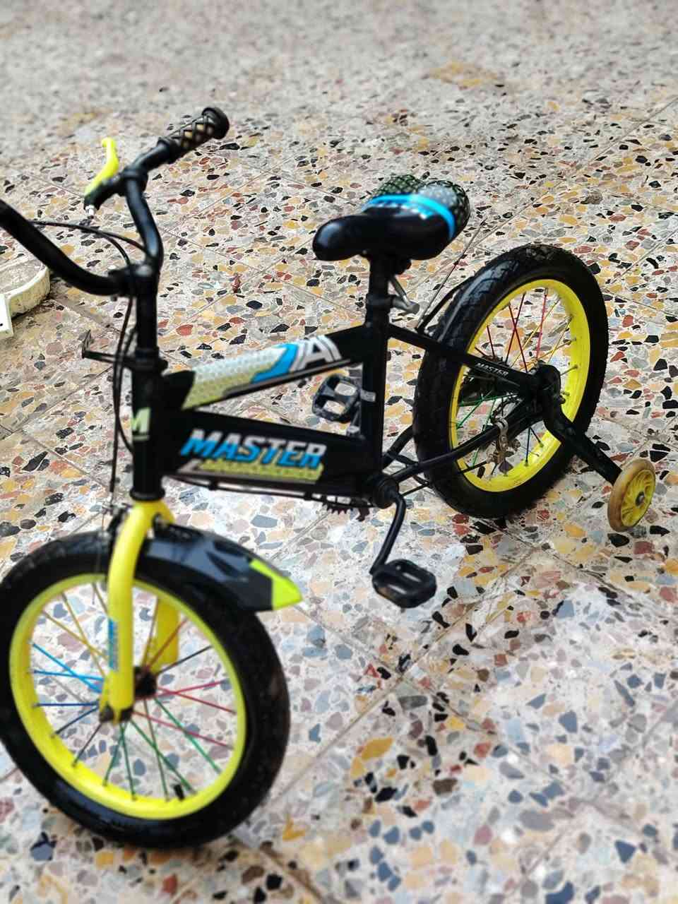 سلام عليكم بايسكل للبيع....  ب 35 نقصه بس زنجيل ونفخ تايرات... ***********
