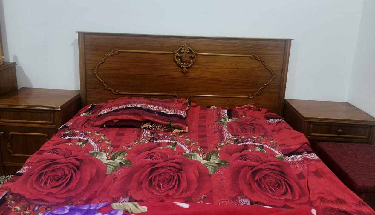 🚨 للبيع مستعجل — غرفة نوم شباب 🚨
مستعملة ونظيفة جداً ✨
📌 نسبة النظافة 99%
خشب صاج طبيعي قوي ومتين 🌳
غرفة متكاملة وجاهزة
📸 وبالحقيقة الغرفة أحلى من الصور
💰 السعر مغري لفترة محدودة
سعر مناسب وقابل للنقاش
٩٠٠ الف 
📞 للتواصل: ***********
📩 الجادين فقط — الأولوية للأسرع بالحجز 🔥
