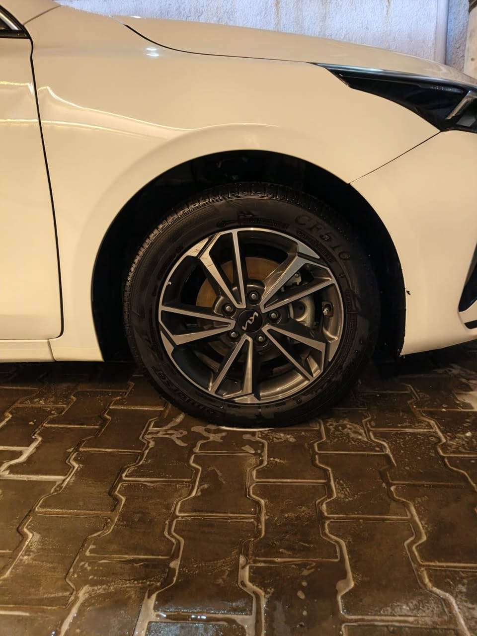 سلام عليكم اخوان k3وارد صيني دبل نوزل لا دوانز ولشي سياره حلوه كلش ونضيفه مديل2024 ماشيه 18 شركه باركود  وبسمي ارقام دولي  السياره نضربت عدي ب جاملغ ولباب الخلفي عكس السايق وصلحتهم سياره جديده الله شاهد وما ناقصه اي شي بس بطانه مال تاير صفحت الضربه هيه ضاعت وبعدني ما شادله مدوشم الارضيه وسفاري كله جديد ولسياره فول وبصمه فتحه شاشه جبيره وهواي بيه موصفات معرفه ولسياره جاهزه من كلشي السعر 135بيه حك الجيه مجال بصيط مكاني الشعب حي اور   
***********
