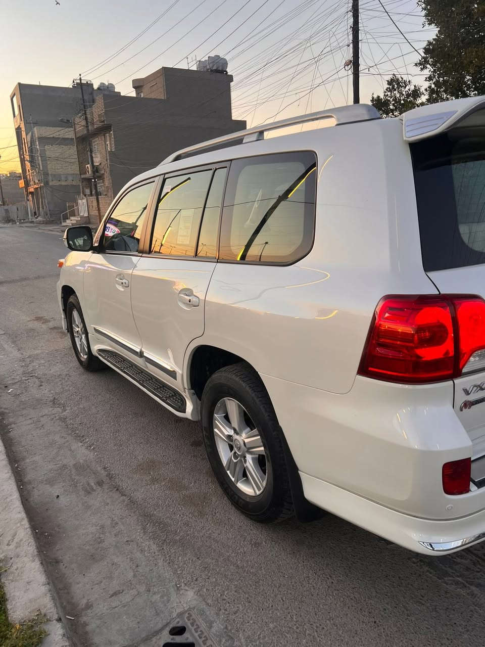 ﷽
لاندكروز ( 2013 ) فكساره VX.R

مواصفات :- فكساره - 8 سلندر - محرك 4600
كشنات كهرباء - كشنات تدفئه وتبريد - 4 بصمات
ماشيه (85) الف حقيقي
السياره جديده ومكفوله من كل شي 
مرقمه ( اربيل )
مكان السياره ( بغداد  )

***********
