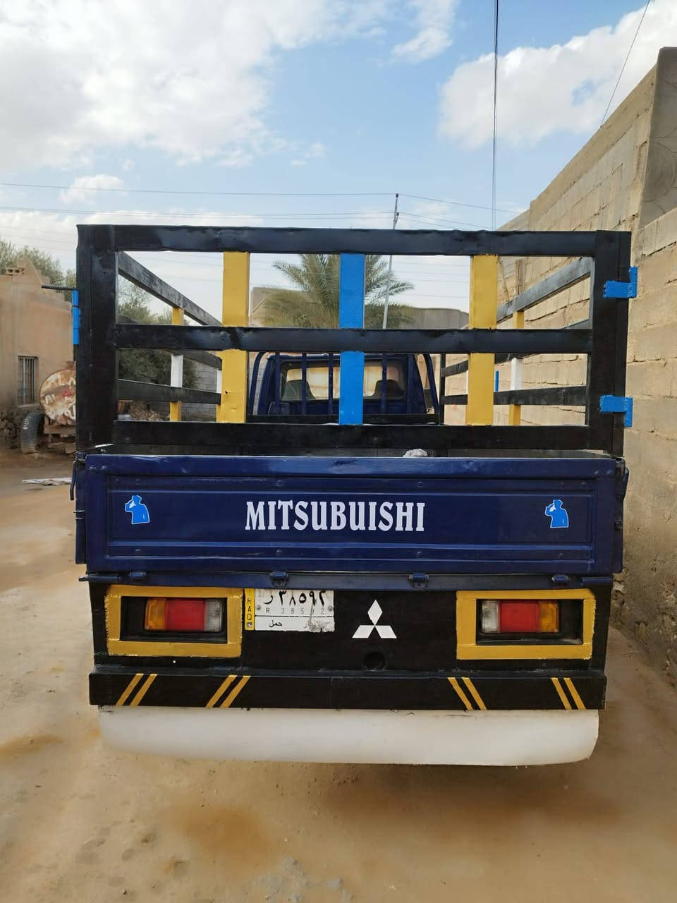 السلام عليكم اخوان سياره البيع موديل 1996 رقم الانبار تحويل مباشر سياره جاهزه من كلشي محرك وكير كيه ام عيون سعر 55 وبيهه مجال عنوان الانبار رمادي جزيره خالديه ***********
