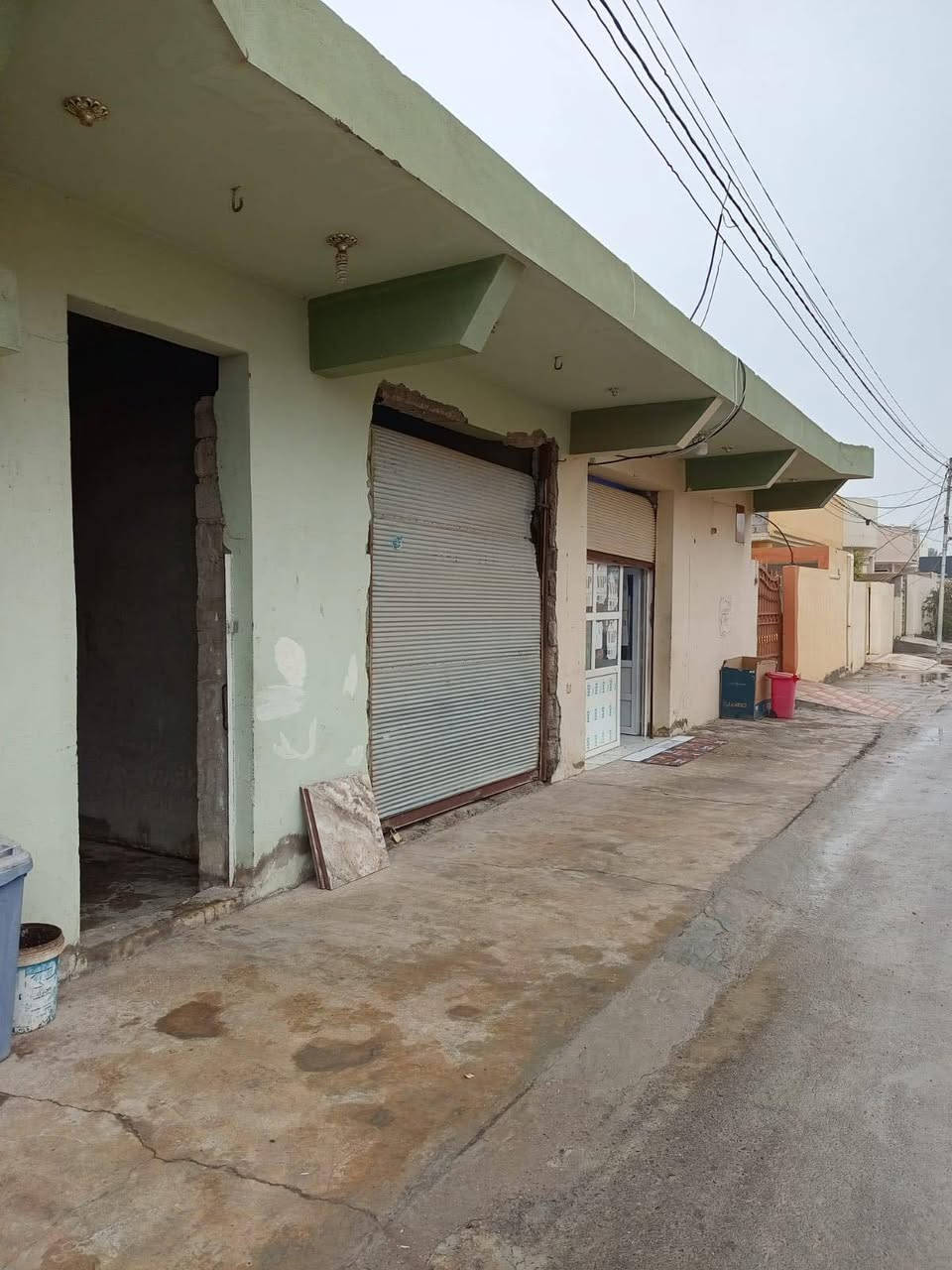 السلام عليكم بيت بناء حديث المساحه ٣٠٠ متر يحتوي ع غرفتين نوم وستقبال وهول  + مطبخ ويشمل محلات عدد ٢ ويشمل حديقه مساحتها ١٧٥ متر  موقع ديالى جسر خرنابات شتال


**إذا كنت صاحب هذا الإعلان وتريد حذفه لأي سبب، رجاءا أرسل رسالة إلى الدعم الفني**