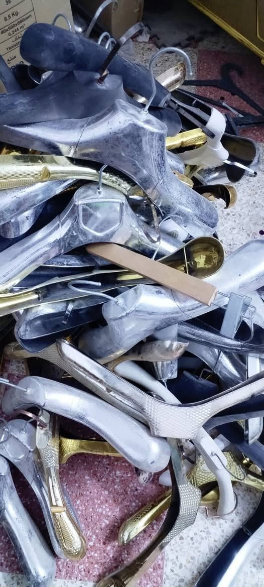 100 تعلاگة مشكل احسبهن ٩٠ تعلاگة القطعة بربع مكاني ديوانية
 ما ادزهن توصيل لأن يتكسرن بالنقل قريب عليه تعال اخذهن

الديوانية مركز المحافظة النهضة ٢ قرب جامع محمد الباقر عليه السلام ***********
