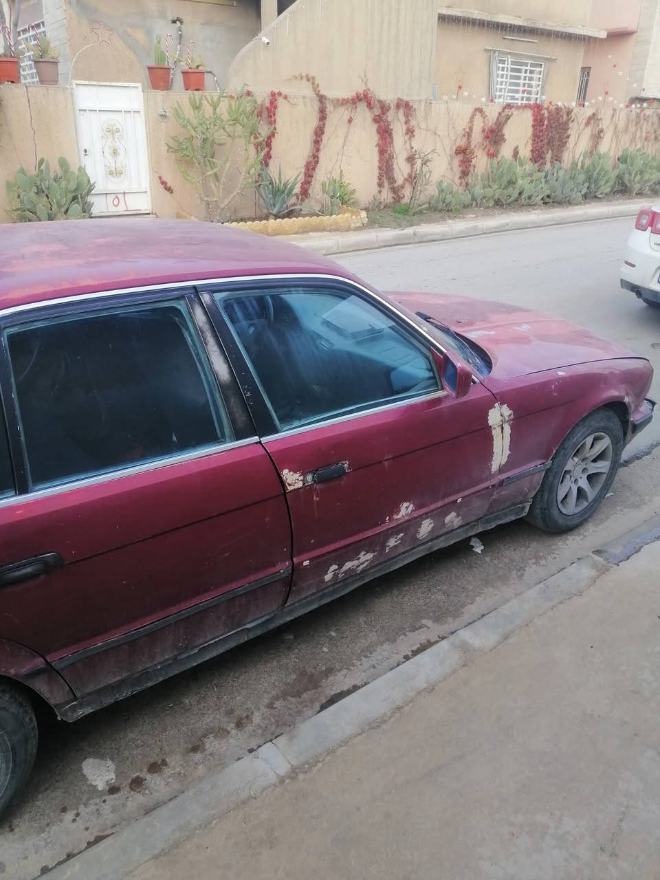 ٥٢٥ اتوماتيك المحرك فل السياره شويه تعبانه موديل ٩٠ السعر ٣٢ ورقه المكان برطله ***********
