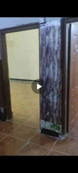 السلام عليكم  يتوفر بيت للايجار مساحة 150   في منطقة ابو منيصير الشهداء حي الكرامة  
يتكون من مدخلين غرفتين  كبار الحجم وهول  ومطبخ وكراج سياره وصحيات داخل خارج  وبيتونة كبيرة  وسطح   
سعر الايجار 300 الف ثابت 

 الاستفسار  ‎0790 459 7485
