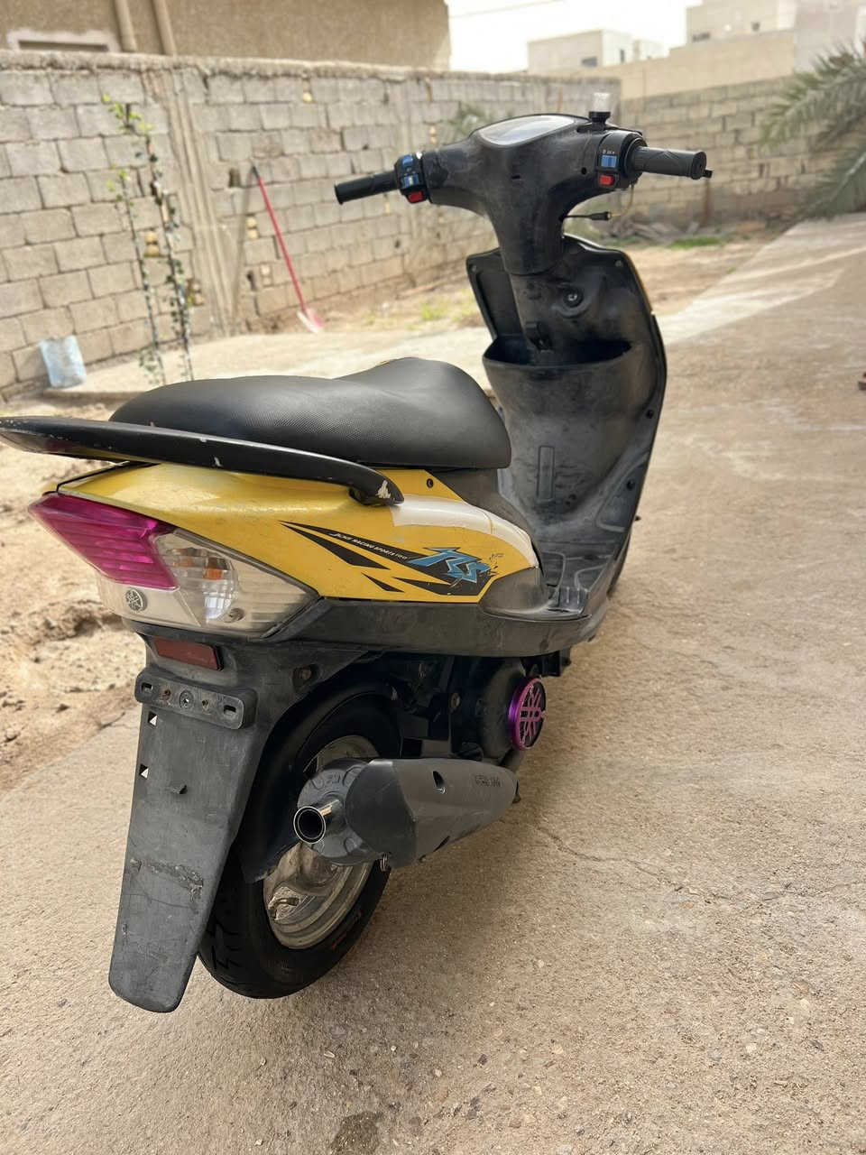 السلام عليكم ماكس عدله ياباني للبيع دراجه رمبه كفاله عامه كهربائيات كله شغاله دراجه بوشه 49 بلاديه بيه شلعه ومعدل تخبل كفراته الاصليه مختمه دراجه ختم واحد ويه المكينه بريكات امامي وخلفي شغالات دراجه ملاح ونضافه تخبل مكينه خرسه ماتنسمع مابيه لا نضوح ولا تنقيص ولا تبخير بيه تخم تايرات جدد كله كامله مابيه اي نقص شغاله بكل وقت نص نكره وتخبل نعومته العنوان البصرة التنومه والسعر خاص وانا بخدمت الشراي رقم الهاتف للتواصل ***********
