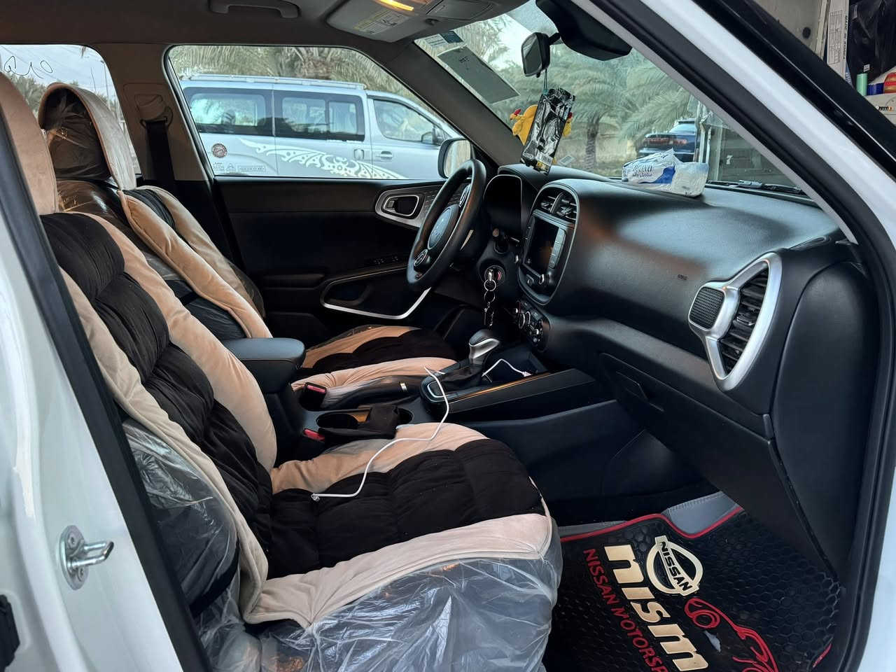 السلام عليكم 
صول 2024سياره جديده بمعني الكلمه بدون لوحات 
حادث مالته بارد فقط ماشيه ٣٥ 
سعر السياره 160 وبيه مجال 
مكان سياره بابل شوملي رقم موبايل ***********
