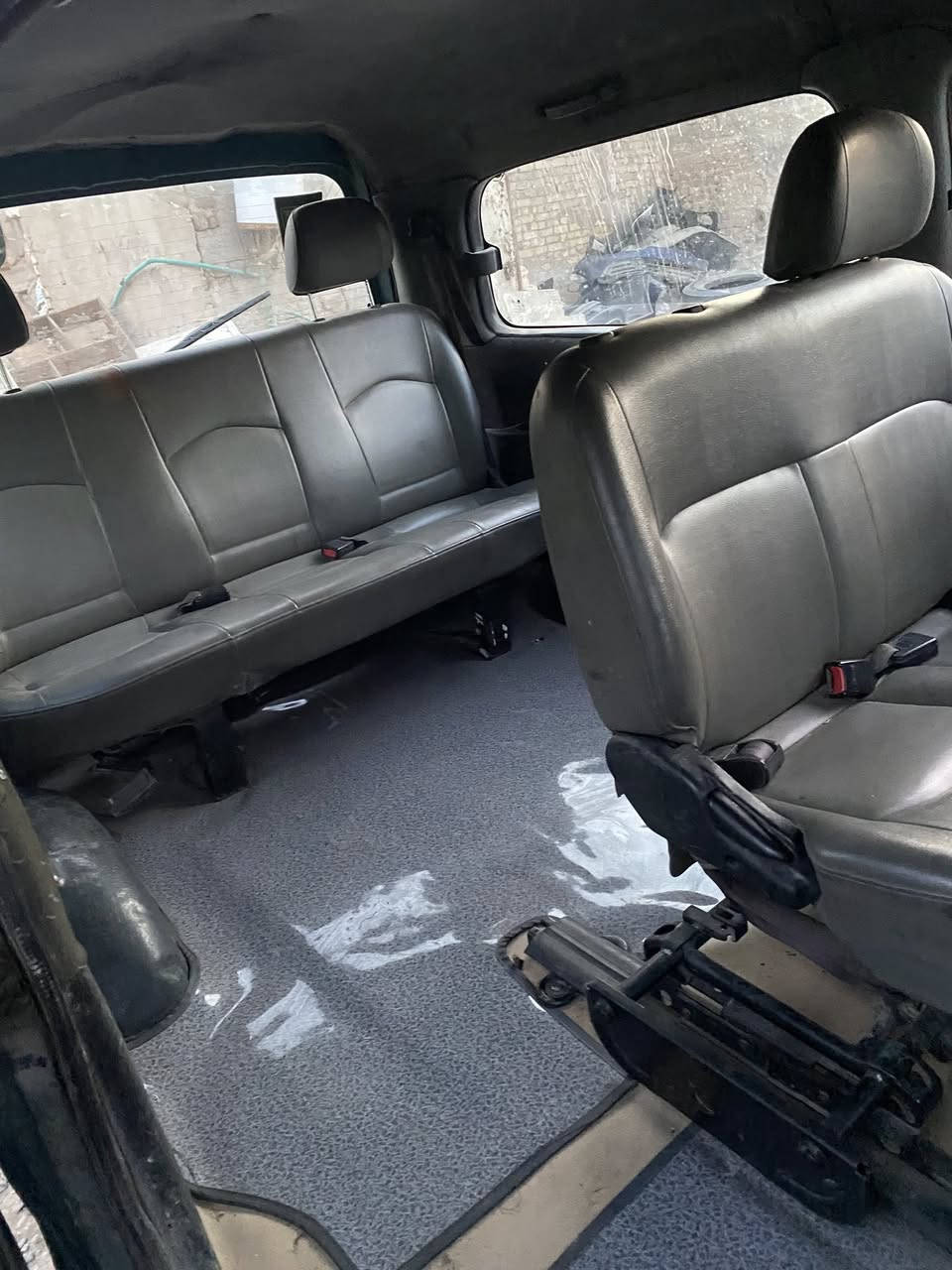 اقرة للاخير يرحم والديك
ستاركس موديل 2000محدث 2007 مكينة مسكر سبلاين كير اوتو بيها بخار قليل  مصبوغة عام معمر بيها الذيول ول شاصي الايمن  ول ايسر ما متأكد من عندة كاعية هم معمرة وارضية جديدة كشنات مال حاوية 8راكب بس طويلة مو بترة رقمها بغداد خصوصي انكليزي شرط التحويل تبريد تدفئة شغالات تبريد ثلج 🧊 كهربائيات كلها شغالة الرون كيج حماوة كيلو متر لايت زنون مال بنكو عالي ناصي الكلوبات الداخلية شغالة بك لايت صطاب كلة شغال فقط كيج الكاز ميشتغل حدادية جديدة نقصها لاستيك ورك وبيها طخة بل طسة كدام سيارة نضيفة وجاهزة  بلكات حماوة جدد سلف جديد عقل جديد  السيارة مكانها بغداد حي النصر سعرها 65 وبيها مجال للشراي  للاستفسار ***********
