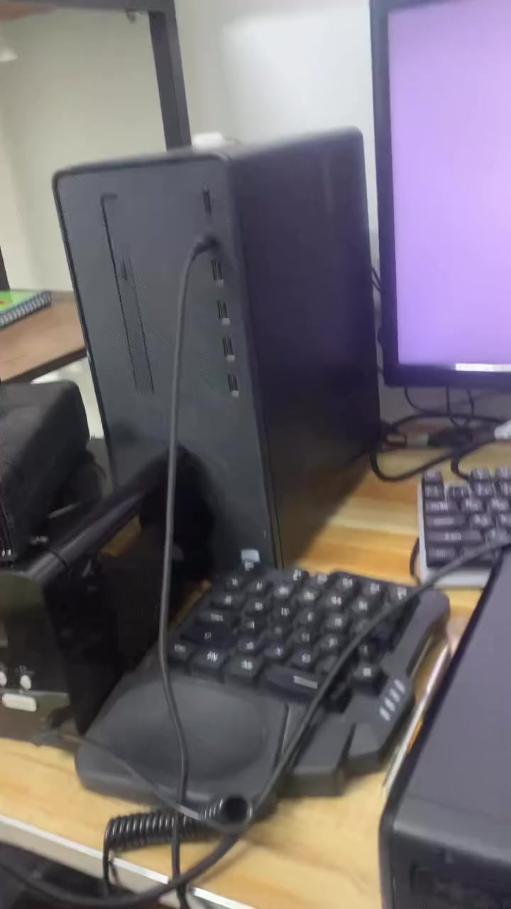 📢 عرض "الباكيج الذهبي" للبيع: شاشة + Xbox 360
1. شاشة MASS:
• المواصفات: تردد 60Hz، صورة واضحة ومستقرة.
• الملحقات: الشاشة فقط.
• السعر: 90 ألف دينار عراقي (سعر قفل).
2. جهاز Xbox 360:
• جهاز نظيف وأداء ممتاز.
• السعر: 90 ألف دينار عراقي (وبيه مجال قليل جداً للشراي).
🔥 عرض "الكل في واحد" (إذا تأخذهم سوية)
إذا اشتريت الشاشة + جهاز الـ Xbox 360 معاً، راح تحصل على:
• 💰 السعر الكلي: 180 ألف دينار عراقي.
• 🎁 الهدية الأولى: كيبورد مجاني تماماً.
• 🚚 الهدية الثانية: توصيل مجاني لكل مناطقنا.
📦 تفاصيل التوصيل المنفرد:
• توصيل (الشاشة فقط) أو (الجهاز فقط): 5 آلاف دينار.
• توصيل (الباكيج الكامل): مجاني.
ل تواصل راسل صفحه او على رقم 7768333227


**إذا كنت صاحب هذا الإعلان وتريد حذفه لأي سبب، رجاءا أرسل رسالة إلى الدعم الفني**