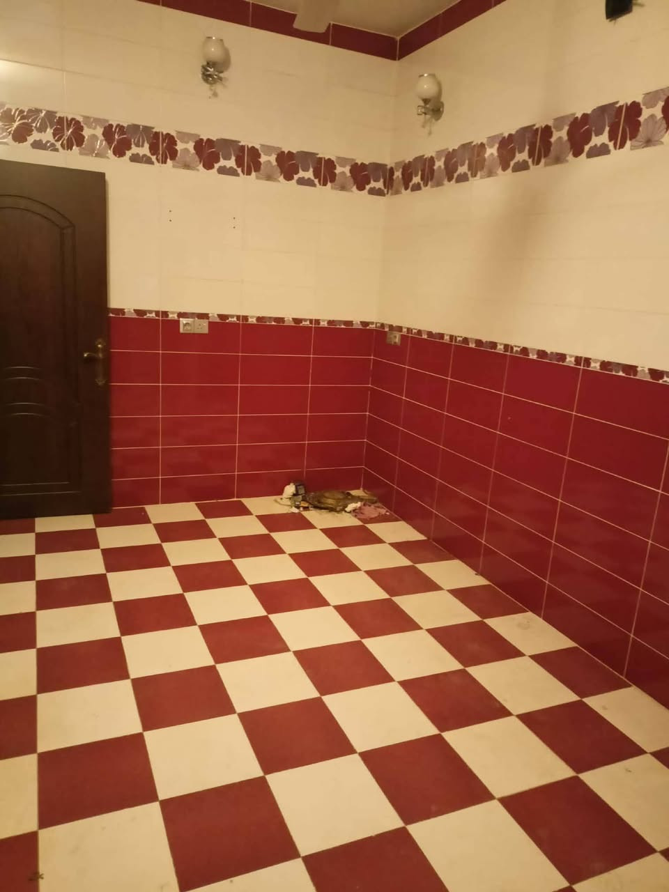 دار لليجار طابق ثاني منعزل كامل 
يحتوى الدار 
غرفتين نوم 
مطبخ 
استقبال 
صحيات 
سعره ايجار 250الف مع ماء كهرباء 
عنوان كركوك منطقه الخضراء قرب جامع سلطان عبد الحميد 
عقارات العاصمة 
استفسار تواصل مع ارقام التاليه 
***********
***********
