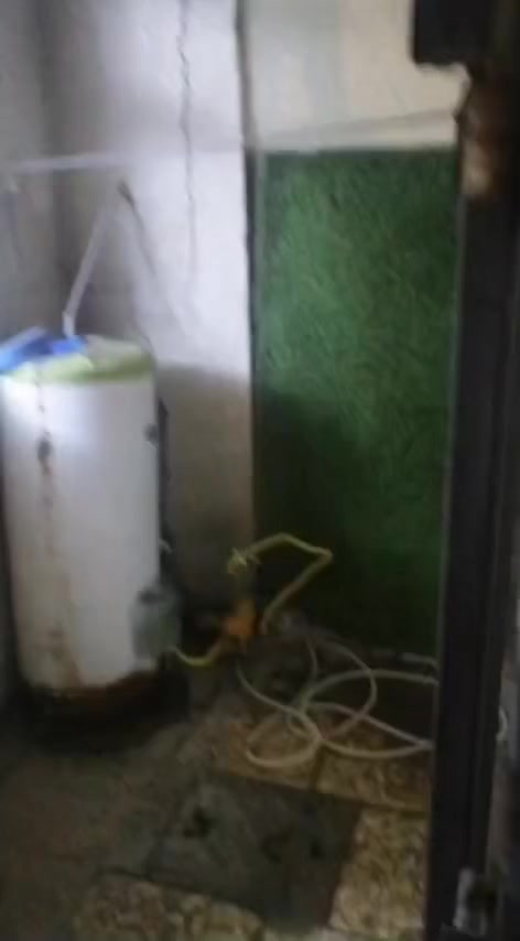 مشتمل للإيجار طابق ارضي يحتوي على غرفه نوم او صاله او مطبخ او صحيات حي الحسين السعر 400.  للاستفسار ***********.
