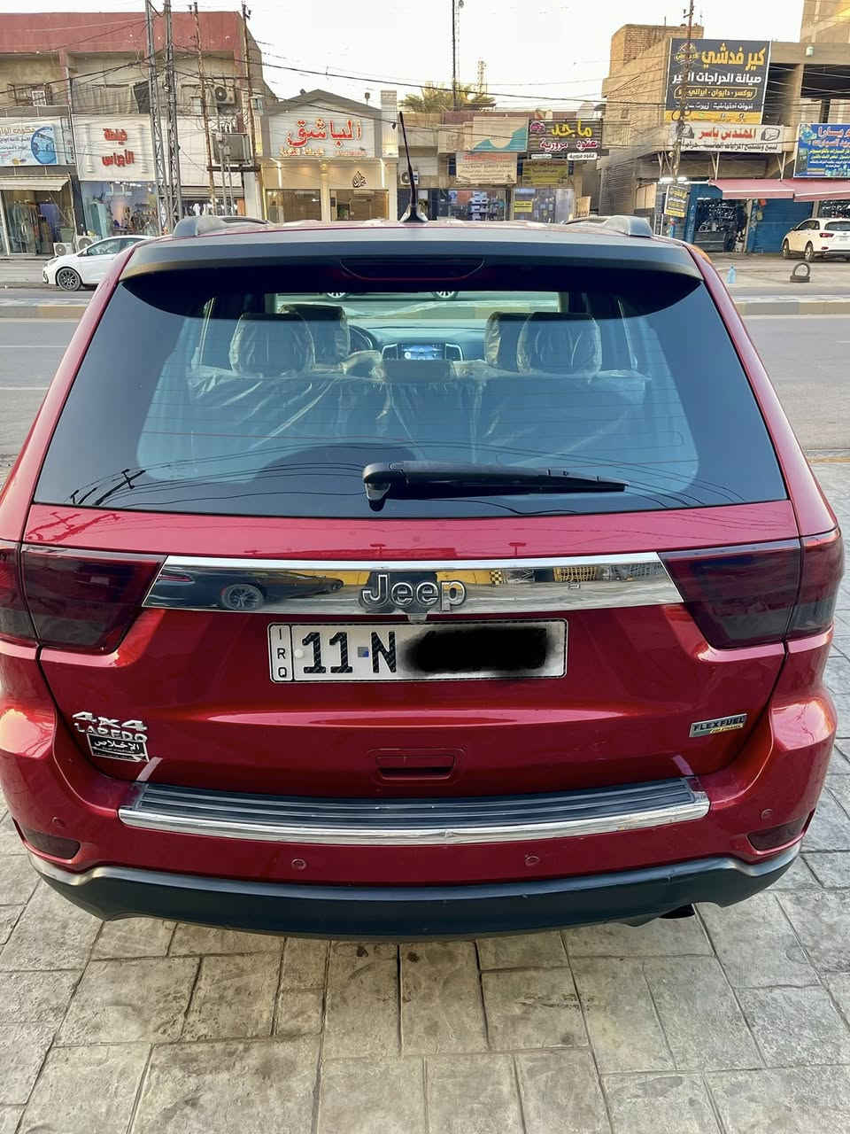 سلام عليكم للبيع جيب  2011 وارد امريكي  
محرك 3600 سته سندر وكير مكفول جديد 
رقم بغداد دولي جديد ابسمي 
 تحويل مباشر 
فول مواصفات عدا فتحه 
بصمه تشغيل 
بصمه أبواب  
كشنين كهرباء 
كشنات جلد 
مري قلاب عنده البك 
منضومه لايت زنون كامل جديد 
تبريد ثلج تبريد قطعتين 
تبريد + تدفئه  
دمام صوت 
كامره خلفيه  
شاشه جبيره 
ويل 20 تخم تاير جديد 
داخل بيجي واسودّ جلد بلادي 
مري كهرباء 
مانع انزلق
مانع انحدار 
فورويل ٤×٤ 
يدات كروم 
مطريات كروم 
هوكات اماميه خلفيه
صدر امامي وخلفي كله جديد قبل كم يوم سويته 
السياره ماشيه 100 ميل حقيقي
 ملاحظه سياره حادثه باب سائق تبديل نفس لون اصلي وره كليرفقط بدون دواخل او ارباك وبيه سونار جديد مرافقه مع منشور 
 سيارة جاهز من كلشي استخدم شخصي 
لبيع سعره 148 وبيه مجال بصيط للاستفسار اتصل
*********** 
مكان سيارة بغداد السيدية
