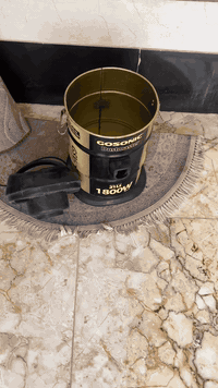 سلام عليكم مكنسه كهربائه  جديده بمعنى الكلمه  يحتاجها فقط خرطوم وكيس  نفايات ***********
