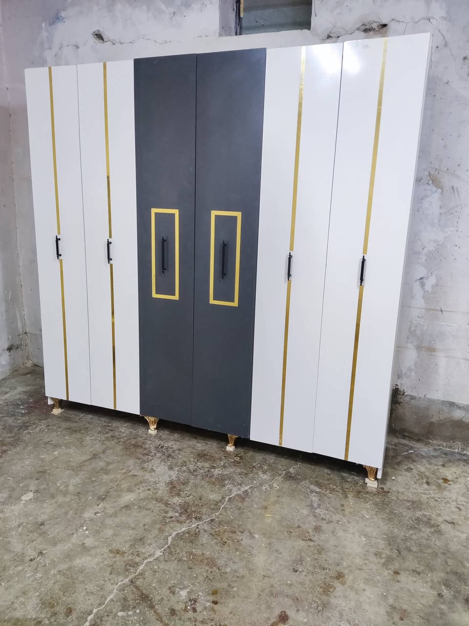 قنصور مرايا مستعمل 
العنوان حسنكوي قرب جامع النور 
السعر/200
***********
***********
