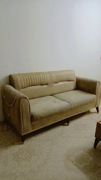 تخم قنفات 7 مقاعد مع ميز وسطي ب275 الف مابي اي كسر فقط يحتاج غسل للاست...