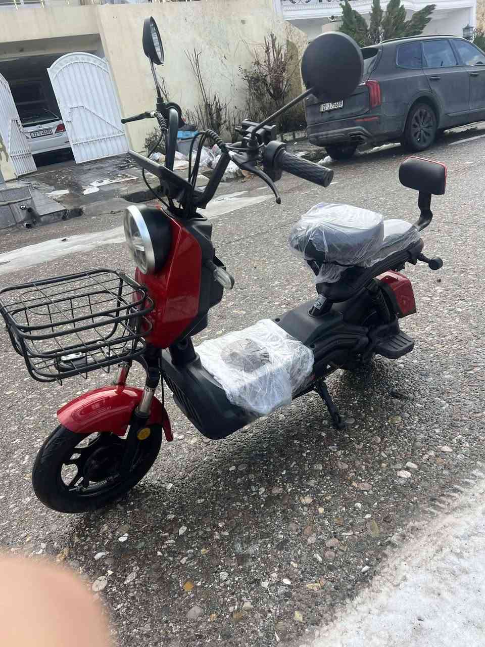 السلام عليكم للبيع دراجه شحن او مراوس فول مواصفات بصمه تشغيل عن بعد كهربائيات كله شغاله وسويج ما ناقصه اي شي بطاريات بشرط تايرات جديد بريكات اشاير لد نهاري لايت زنون 4بطاريات و3سرع المكان شقلاوة والشراي اجيبه اربيل سعره 250وبيه مجال بسيط رقم الاتصال ***********
