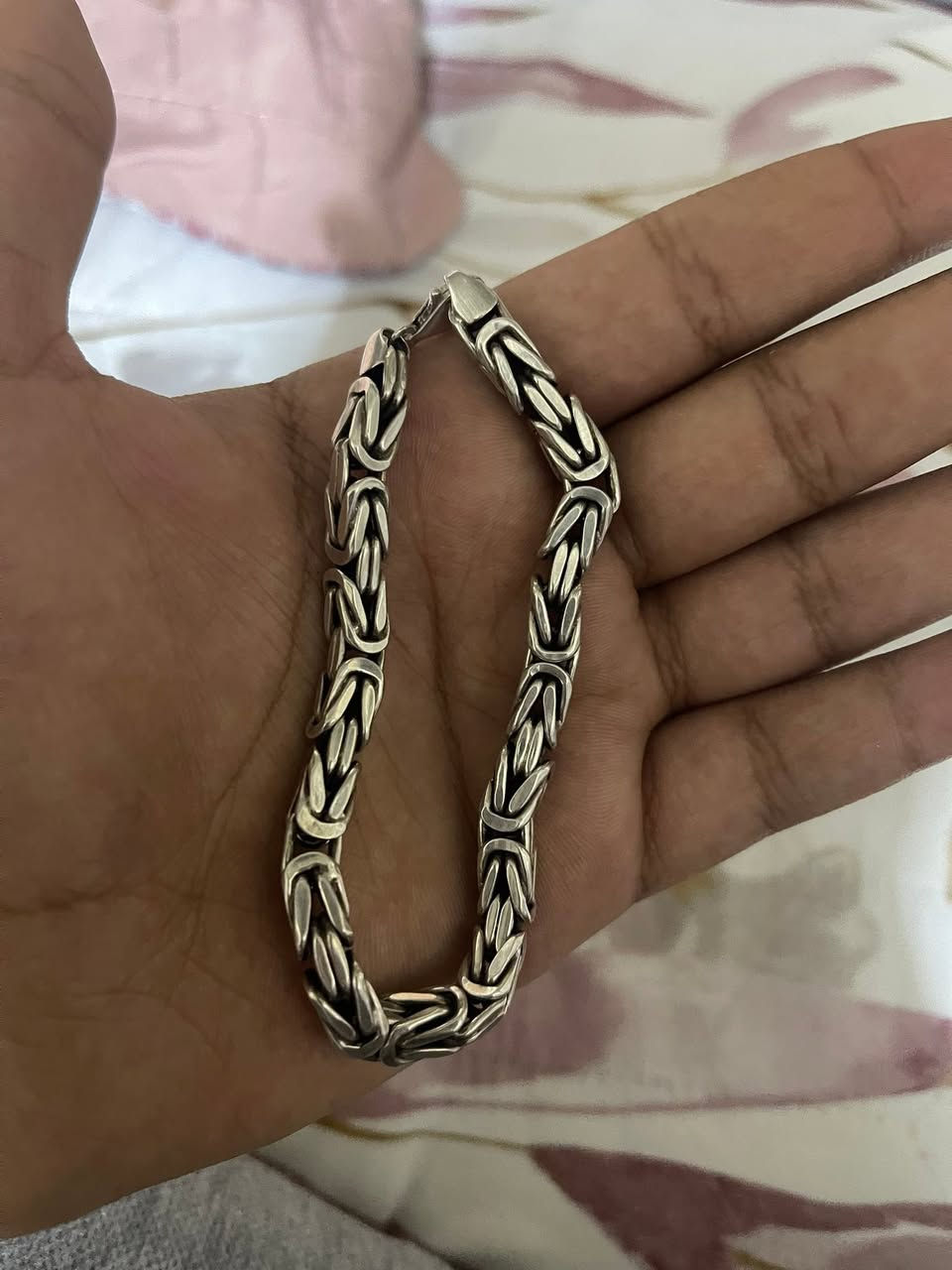 سوار فضه فرعوني ما ملبوس ثقيل جدا ماعرف وزنه سعره من الاخير كلش ٨٠ ربع مايطيح مكاني بغداد تفاصيل عالخاص


**إذا كنت صاحب هذا الإعلان وتريد حذفه لأي سبب، رجاءا أرسل رسالة إلى الدعم الفني**