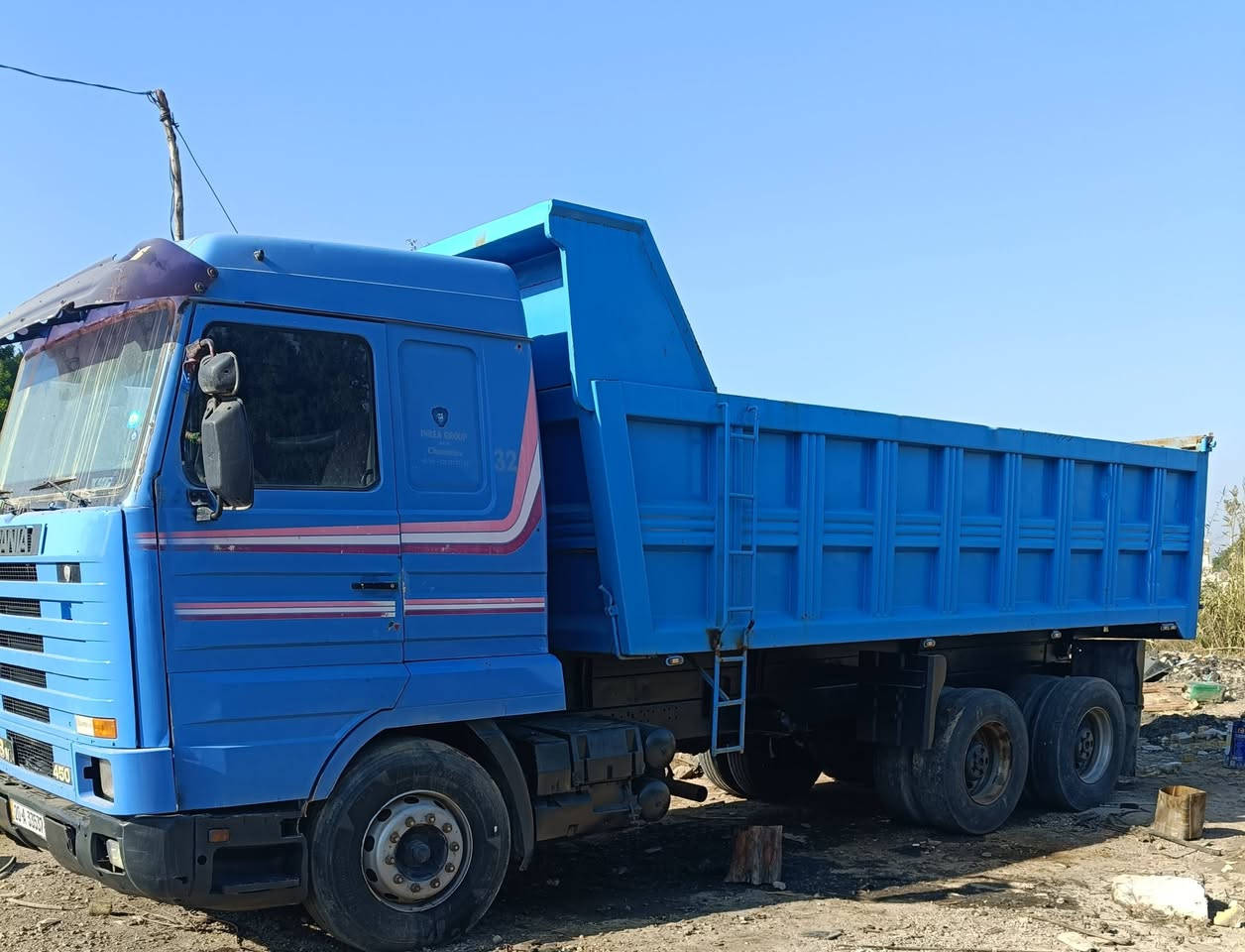 سكانيا بطه موديل 95
رقم انكليزي 

مجموعة ورده خفيفه موديل 12

محرك 113 بي بخار

كير 4،+4

شاصي مكفول 

‏‪0773 262 7810‬‏
