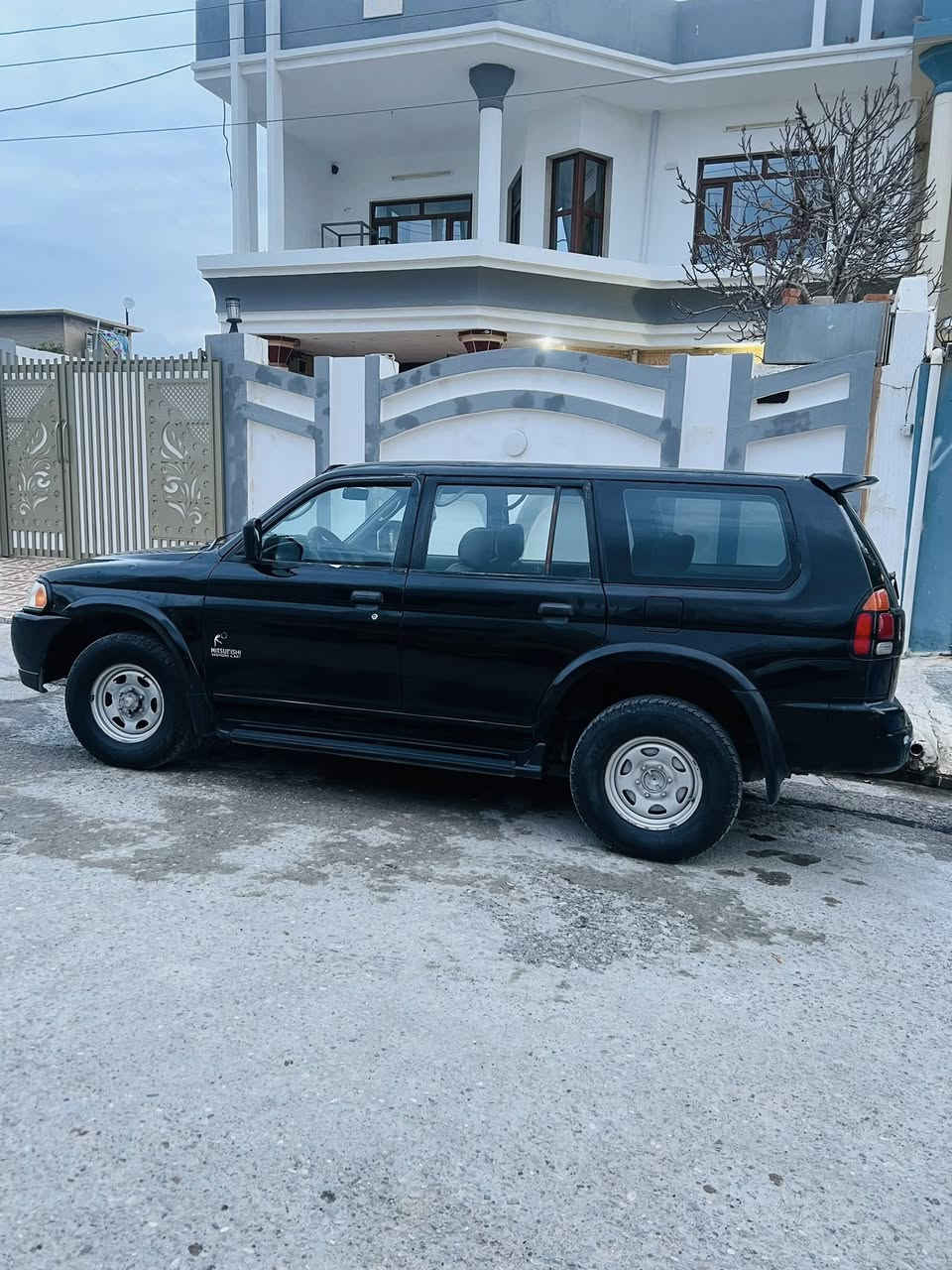 سلام عليكم ميستبوشي باجيرو موديل 2001 للبيع كير محرك شرط تواير 4جدد غرفتها جديده صدراها جديد الوره الكدام تدفئه شغاله رقم اربيل جديد شرط. التحويل للستفسار اتصل وتدلل‏‪*********** سعر السياره 58وبيها مجال
