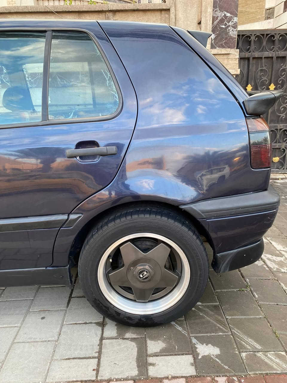 السلام عليكم كولف موديل 1992 للبيع
‎محرك حاويه جديد 1800

‎كير عادي

‎تبريد شغال 

‎حداديه كامله جديدة دبلات مع مشط ستيرن 

‎واتر بم جديد

‎راديتر جديد

‎تخم قوايش و رولات جديد

‎كلج كامل جديد

‎فايبرات عصا الكير

‎كويل ديلكو وإيرات بلك و بلكات جدد

‎ويل كب مميز حجم 15

‎عبوة فيت بم جديده

‎مراوح 6 سلندر

غرفة جديدة
‎دمام صوت قوي 

‎سنوية ب اسمي

‎بالمختصر سيارة كامله

‎السعر45 وبيها مجال 

‎مكاني بغداد حي القاهرة

‎***********

‎
