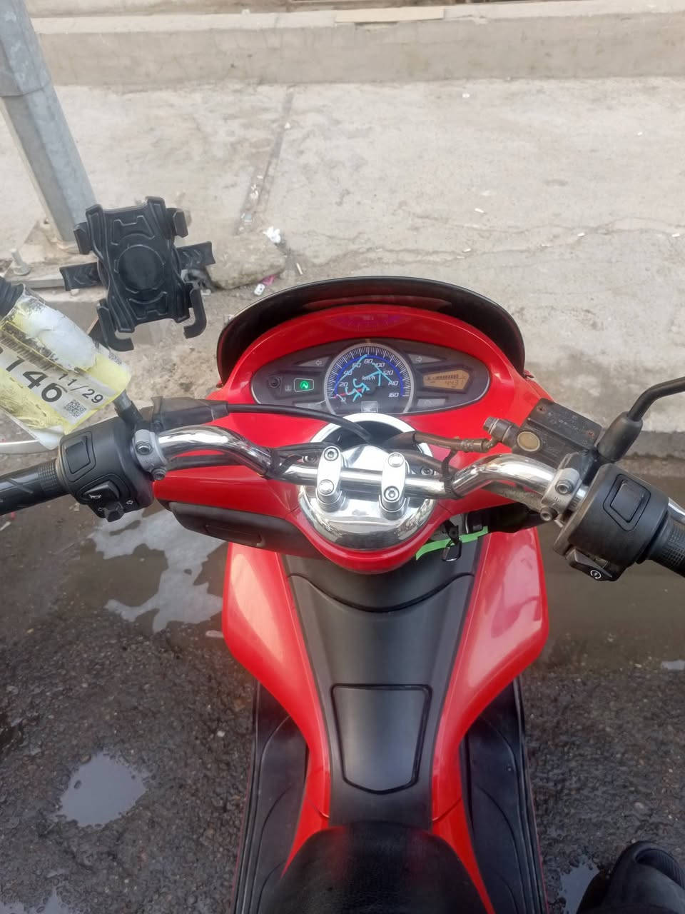 السلام عليكم عيني pcx محرك 150سيسي للبيع  
دراجه مكفوله من كل شي بس اريد ابيعه لأن البارحه نكلبت بيه محرك لا مفتوح ولا شي دراجه مفوله من كل ومكفوله من اي خلل سعره 14 وذا مراوس بيراني مرقم أو بوكسر 
رقمي ***********
