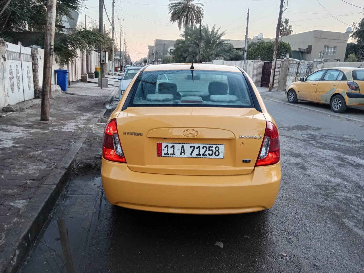 السلام عليكم اكسنت ٢٠٠٩ أمريكي كير محرك كفاله حدادية خير من الله بدون دواخل رقم انكليزي  مصفره غرمات وهيئة منضومة تبريد جديدة شاشة وكامره  باسمي تحويل ثاني يوم السعر ٧٩ وبيه مجال *********** غير متواجد على الفيس
