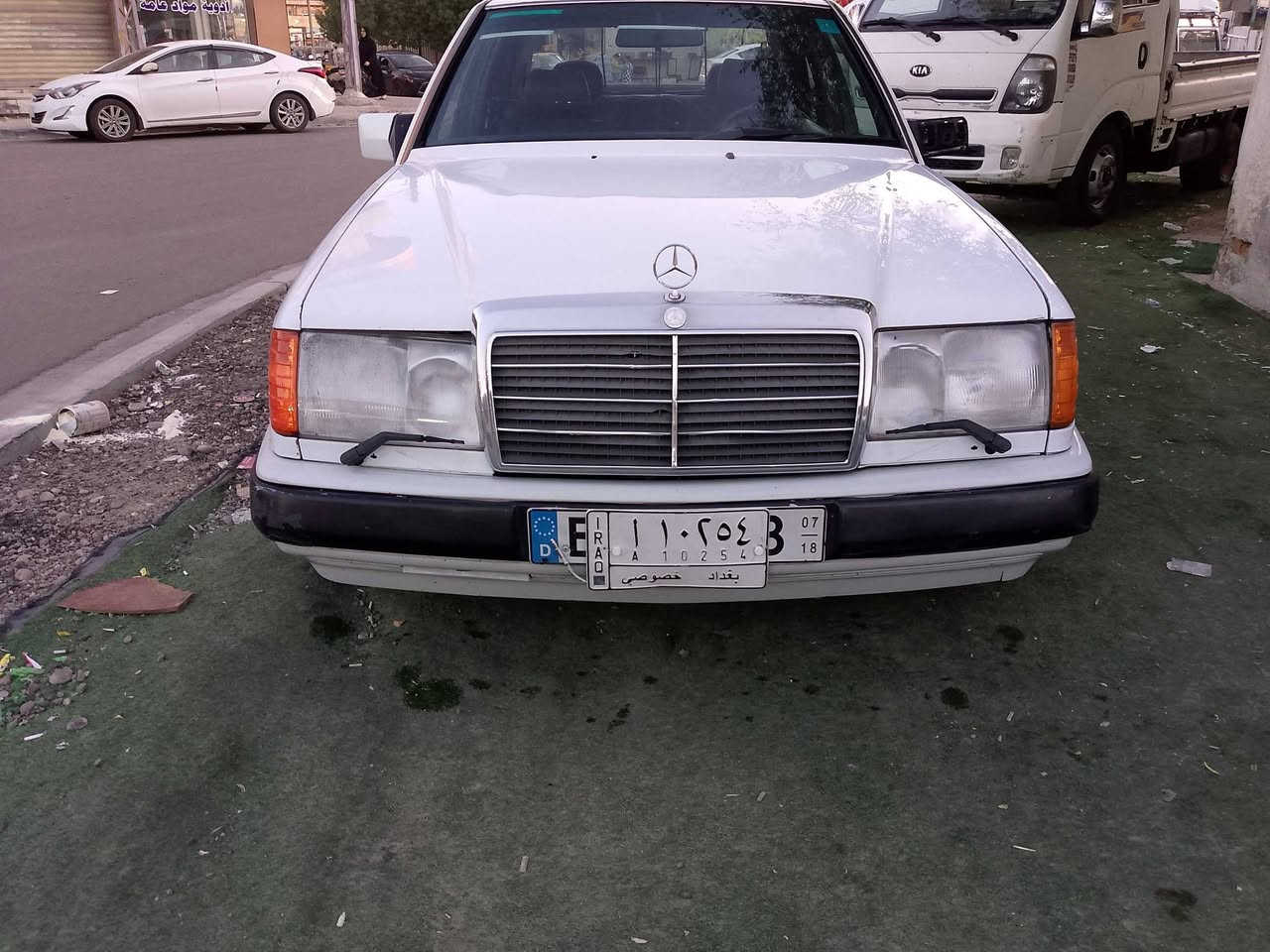 السلام عليكم سياره مرسيدس دب موديل 89 تبريد سلايد حداديه اماميه جديده العنوان بغداد الشعب تليفون ***********
