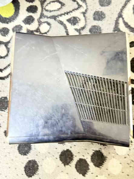 سلام عليكم عندي اكس بوس 360لبيع يجي كامل ملحقات وياه اتنين يده سعره٩٠وبي مجال رقمي***********
