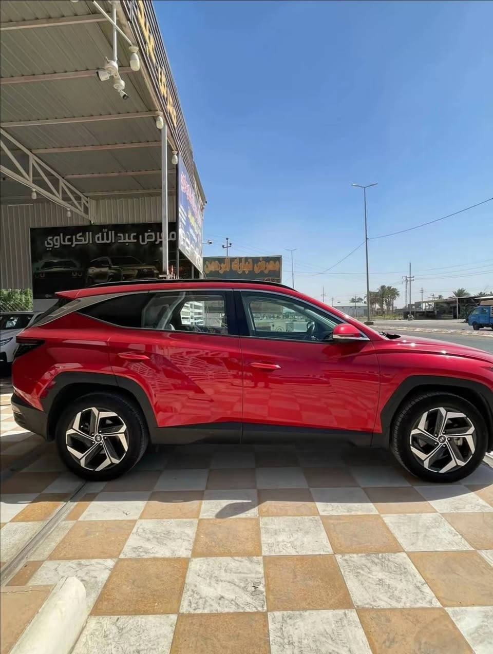 سلام عليكم توكسان لبيع موديل 2023السيارة فول فول  1/1 مواصفات حادث خفيف جدا موجود بل منشور
1.رادارات أمامية+خلفية

2.حساسات أمامية+خلفية

3. اربع كاميرات 360درجة

4.اشاير بل مري +مري كهرباء 

5.عدسات زينون ليد 

6.جنطة كهرباء 

7.تشغيل عن بعد

8.تحريك السيارة للامام +الخلف عن طريق البصمة 

9.كشنات جلد لون أوف وايت مميز 

10.تدفئة المقاعد الخلفية 

11.تدفئة +تبريد المقاعد الأمامية

12.هيتر ستيرن

13.خزن ميموري

14.كشن السائق +الصدر تحكم كهرباء بل كامل 

15.سماعات الشركة العالمية BOOS

16.مانع انزلاق 

18.تحديد مسار 

19. قيادة ذاتية

20.مثبت سرعة

21.شفتات ستيرن

22.اربع مودات قيادة 

23.شاشة عدادات كهرباء +تغير شاشة العدادات حسب مود القيادة 

24.السيارة بصمة

25.سايد بريك بصمة

26.أوتو هولد

27.گير دگم

28.نضام LOCK 

29.نضام نزول المنحدرات

30.شاشة حجم چبير

31.شحن لاسلكي 

32. منظومة تحكم التبريد بل كامل لمس

وبعد اكو هواي مواصفات ما مذكورة السيارة دخول جديد فحص مؤقت تترقم جميع المحافضات 

الضرر . موضح بل منشور الباب خلف السائق مصلح ما مبدل +الچاملغ الخلفي شبر بارد بل چاملغ بدون أيرباك غير هيج مكفولة كفالة عامة

السيارة لون احمر ملكي مميز مو عادي

للاستفسار و معرفة السعر ***********
