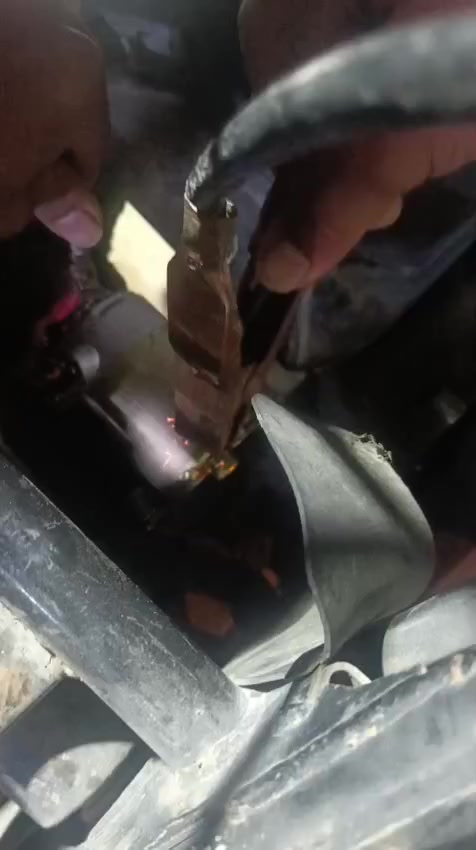 سلام عليكم ابيع كوم حديد دراجه شغاله عوزهه بس راجز قيم واخذ او مراوس مكاني بغداد جسر افرنسي ***********
