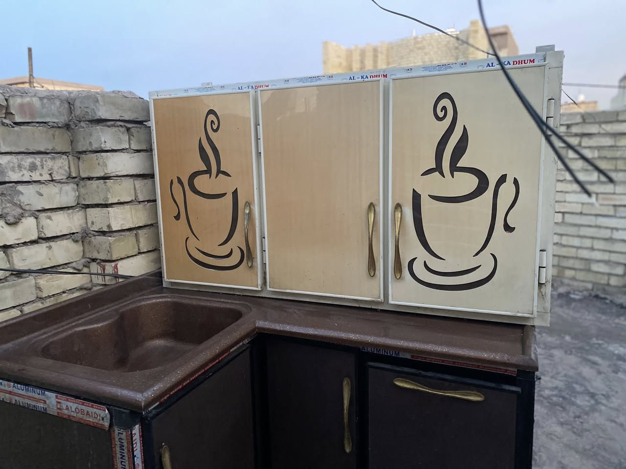 السلام عليكم عندي كانتور جديد تفصال مرمرايه وبي داخله سله مواعين ولله جديد المرمرايه متنشال ابد ثكيله الله شاهد بس المرمرايه ١٥٠ زاويه خاص واذا رقم ***********
