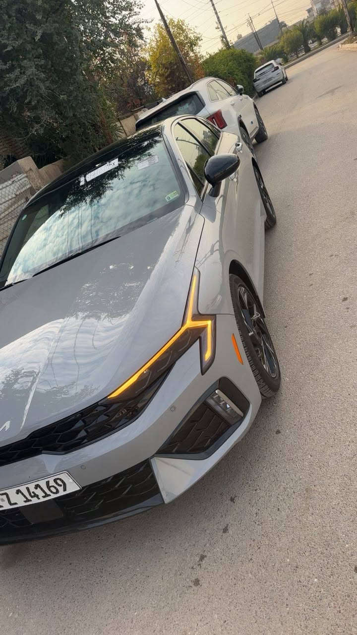 السلام عليكم كي فايف جي تي لاين موديل 25 الشكل الجديد رقم بغداد باسمي تحويل ثاني يوم ماشيه 7 الاف حادثه موضح بالصور داير خلفي فقط بدون دواخل بدون ايرباك مواصفات فول الفول بصمه بنراما تشغيل عن بعد رادارات امامي خلفي لايتات زنون شاشه متصله كبيره هند بريك بصمه توقف ذاتي تشغيل عن بعد جنطه ذكيه داخل احمر سيتم صوت بلادي كشنات تدفه تبريد شاحن واير ليس وباقي مواصفات معروفه مكان سياره بغداد السعر 240 وبيه مجال بسيط الإتصال على الرقم ***********
