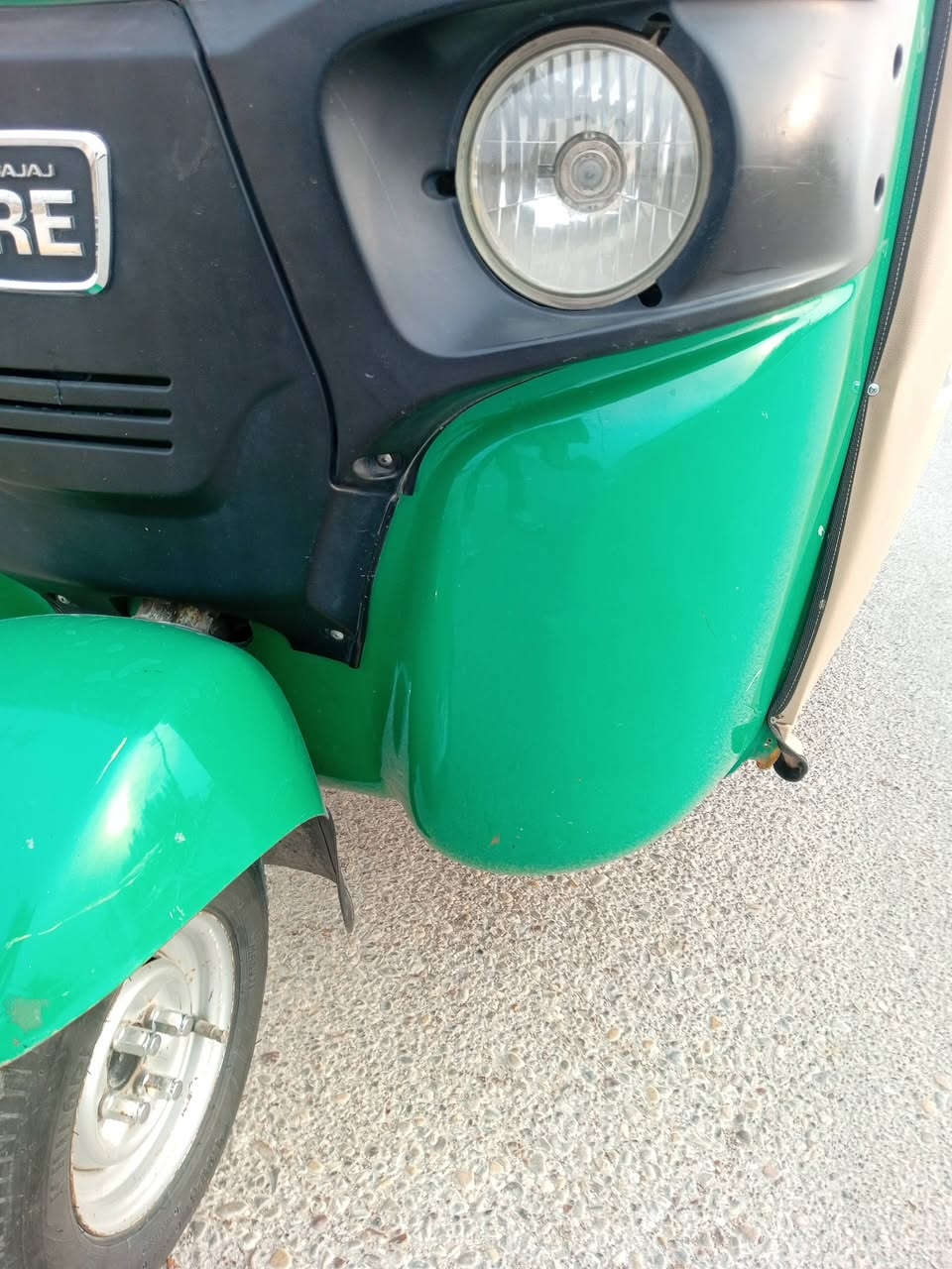 سلام عليكم شباب 
تكتك موديل 21 شهر 9 رقم رقم واسط سنويه ولوحات تحويل شوكت ميعجبك كشر كفاله من كلشي فقط بيه كد اصبعين يم الرماده مال الباب لاصيغ ولامعجون كله كفاله محرك مجفت شركه لاينقص ولايبخر تخم تاير دوشمه كاعيات منيدك لشارع 
مكاني كوت حي الجهاد 
***********
