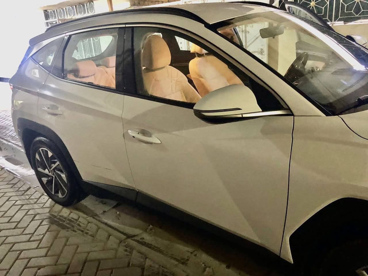 السلام عليكم 
توكسان خليجي 2024 بغداد باسمي 
فول مواصفات عدا البانوراما ماشيه 44 الف
بيه بارد باب السايق وشخط باب خلفي موضحه بالصور
السعر 218$
العنوان:بغداد/ الاعظمية 
للاستفسار :***********
