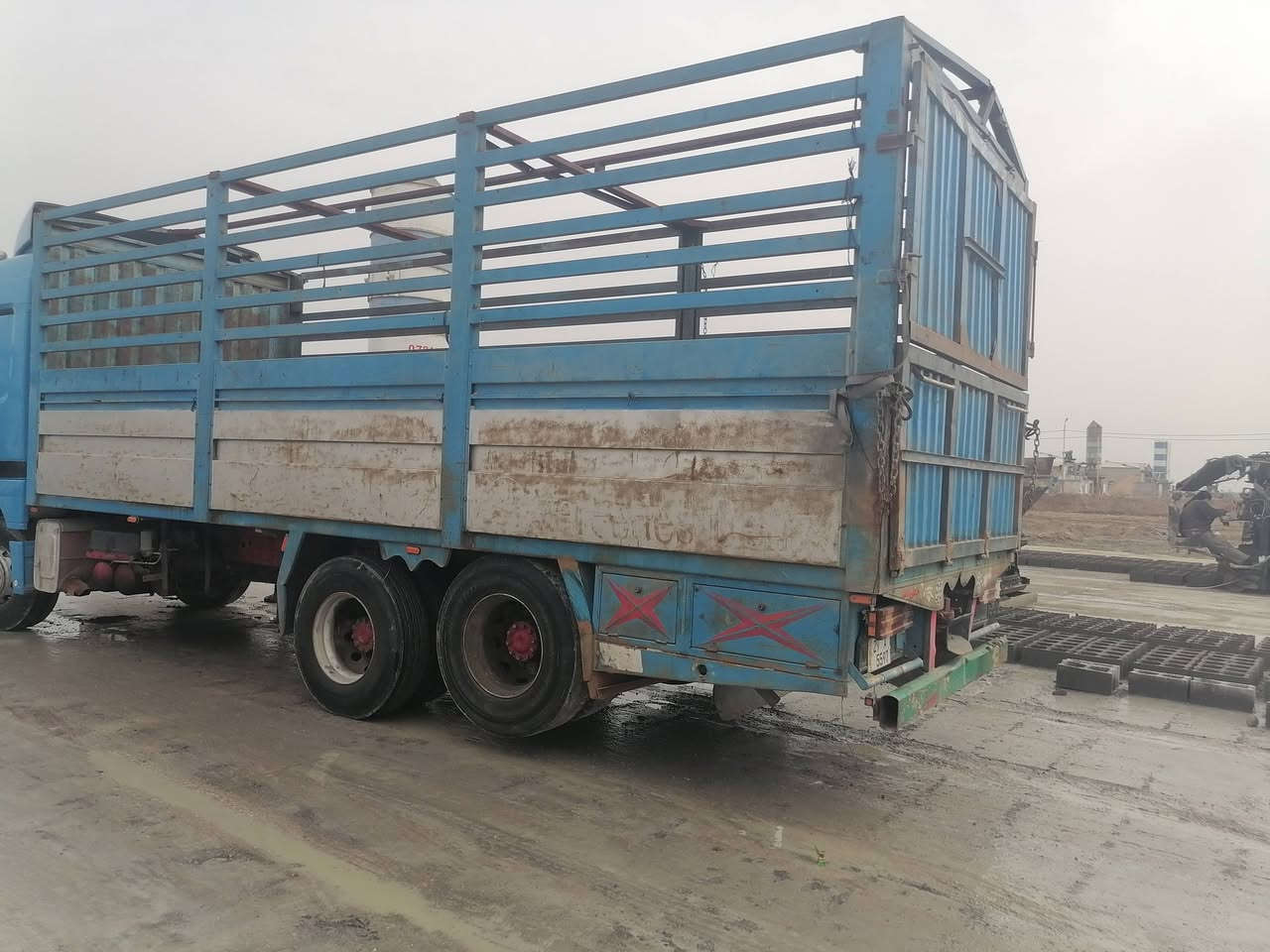 سلام عليكم للبيع بدي حمداني بدي نضيف مكاني ديوانيه ***********
