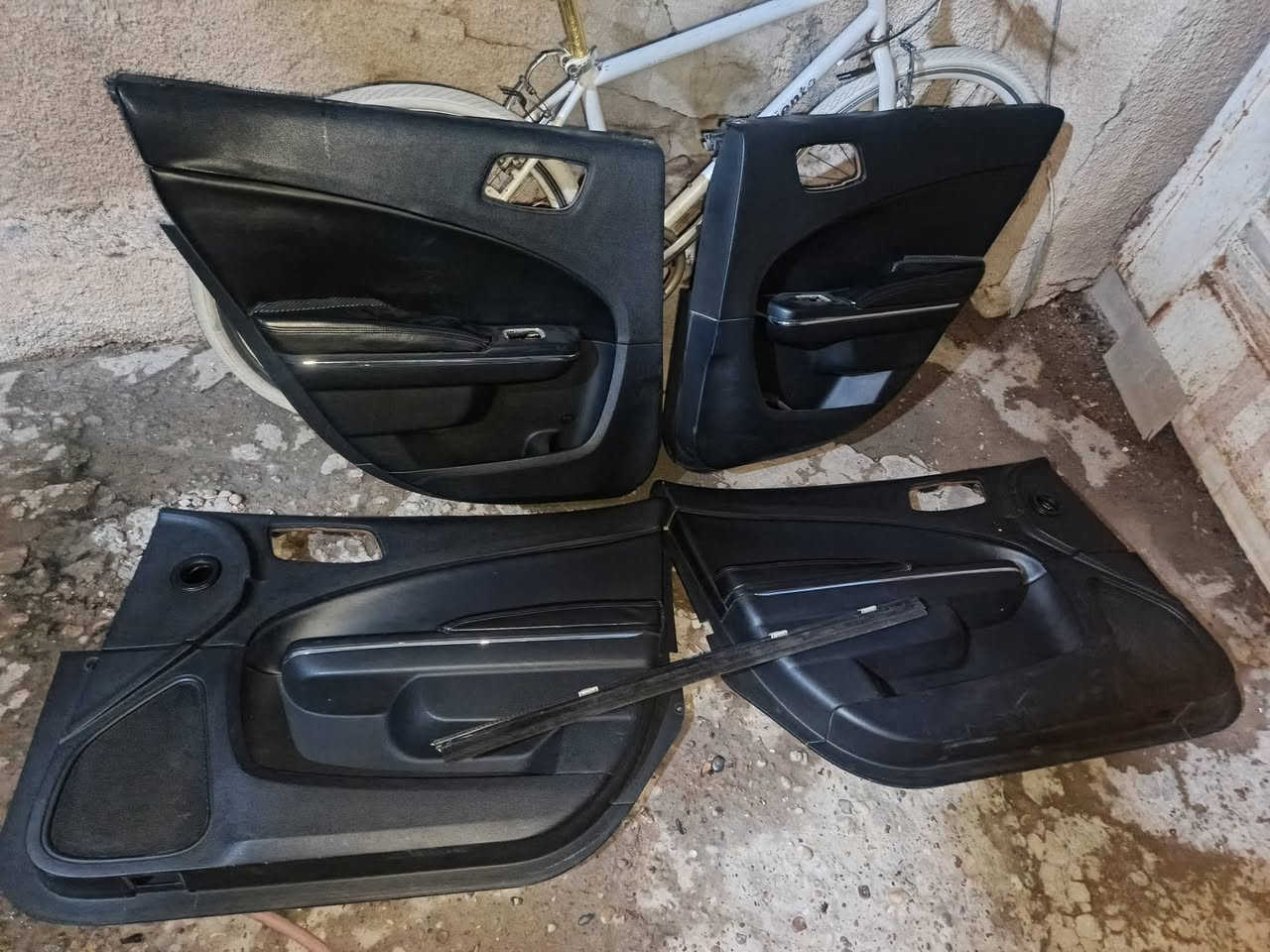 سلام عليكم تخم بطاين بوب جارجر  بدون كسر فارغات نضافه 70 بل ميه الشراي يراسل خاص او وتساب موجود *********** السعر 50 الف او بلعافه
