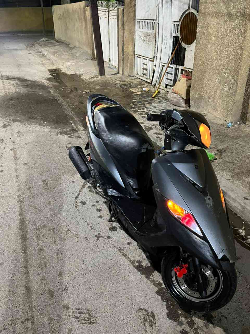 سلام عليكم عندي هاي ثعلب GTR ابلاديه الدراجه خير من الله كهرباءيات محركه ناعم بس الكلجات دايسه لءن جانت متروكه استعمال الوالد للتواصل(***********) السعر(٣٧٥) بيه مجال للحبايب مكاني بغداد
