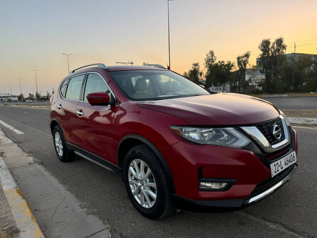 نيسان روج   
للبيع او مراوسه 
موديل 2017 
سعر 155$
مواصفات SV بلص

مواصفاتها 
مكينه 2500 اقتصادي وقوي
1.بصمة تشغيل عن بعد تبريد وتدفئة عن بعد 
2.  5 كامرات. 
3.رادارات / رادار امامي /رادار جانبي /رادار خلفي
4. كشنات كهرباء . 
5.  ‏ستيرن هتير.                                                   
6.كشنات كهرباء
7. مري  وهيتر
8.تبريد قطعتين .
9. دفع رباعي AWD
10.اوتوهولد . 
11ويل كروم 19
12.صندوك كهرباء 
13.. ايوكس وبلوتوث وسيدي و USB يعمل مع نظام ABS الابل الاندرويد 
14.نيكل اسفل الابواب
15 .نوع سماعات BOSE
16.حمالات فوق السقف
17.نقطه عمياء
18.مراة تعتيم
19.اشاراة بالمراياة الجانبيه                                     
20. فول تحكم ستيرن                                             
21. كير أوتو + عادي.                                              
22. ستيرن هيتر
23-اوتو بريك.                                                                                               

24-شاشه كبير                         
25. نضام قياده أيكو + سبورت + نورمل + سمارت 
26. مثبت سرعه
27. تحديد مسار 
28. دمامات صوت بالدشبول وبالصندوق 
29.لايت بلادي Led +  زينون ‏دبل زينون اصلى . 
30. رادار الخطوط البيضاء 
- 31 AUTO HOLD
وبعد بيها موصفات اخري
عنوان موصل
موبايل وتس اب 
***********
