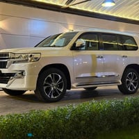 لاندكروز موديل 2018 بريم فول مواصفات رقم بغداد 6 سلندر ماشيه 86 الف حق...