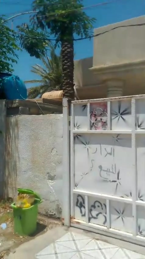 سلام عليكم بيت مساحه 155متر واجه 7متر ونزال 22متر يحتوي عل غرفتين نوم وستقبال ومطبخ وكراج سياره وباقي الخدمات عرض شارع مالته 8متر عنوان بغداد الراشديه حي السلام مقابل مزرعه النخيل المراجعه عل التصال ***********
