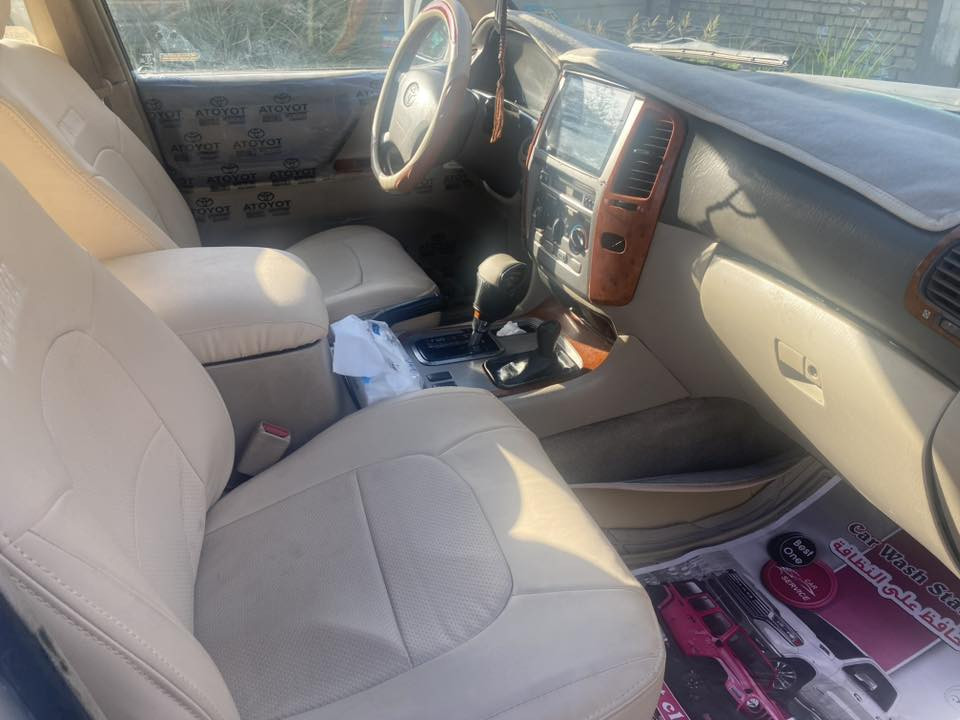 لاندكروز 2006 سيارة حلوة ومرتبة كير مكينة كلة جديد بلادي تدفئة تبريد سيارة بيها صبغ مكينة ستة سلندر
رقم بصرة 
مكانها بغداد سيارة 
***********
